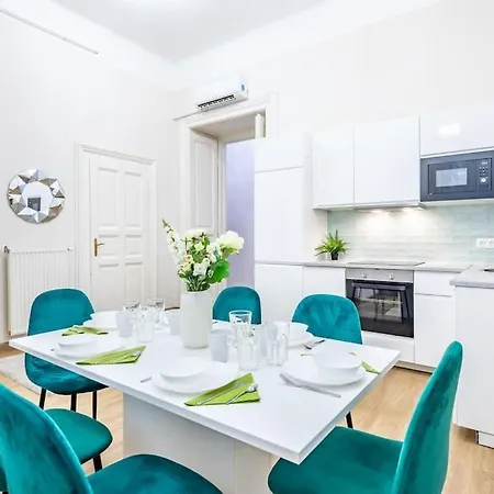Cityscape Budget Theresa Apartment Budapest
