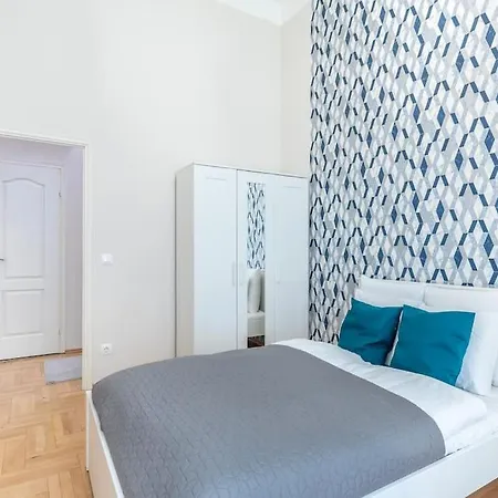 Cityscape Budget Theresa Apartamento
