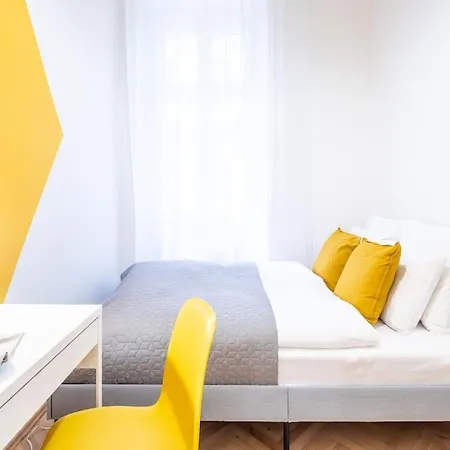 Cityscape Budget Theresa Apartamento