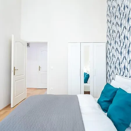 Apartment Cityscape Budget Theresa Budapest