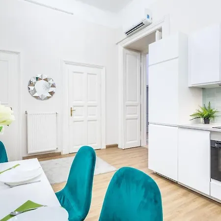 Cityscape Budget Theresa Apartamento