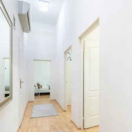 Cityscape Budget Theresa Apartment